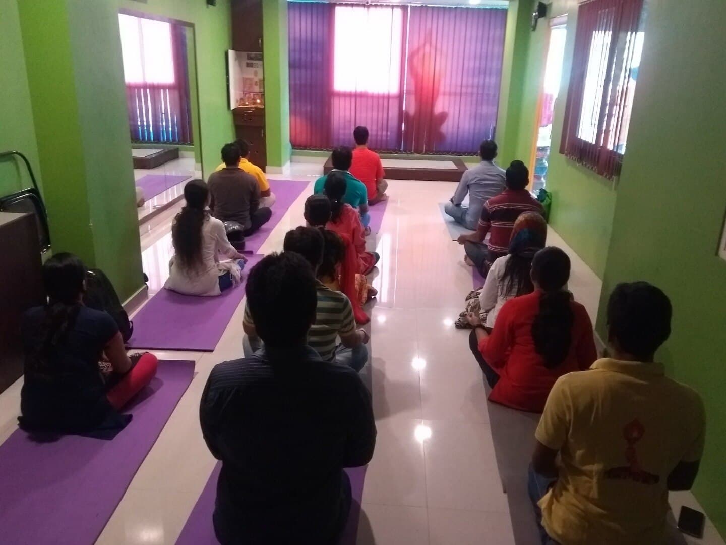 Group meditation class at Tratak